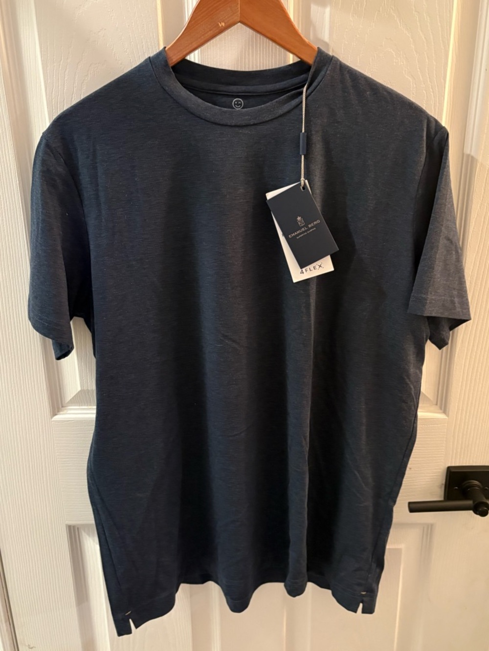 NWT- Emanuel Berg Classic Crew Neck T-Shirt in Navy